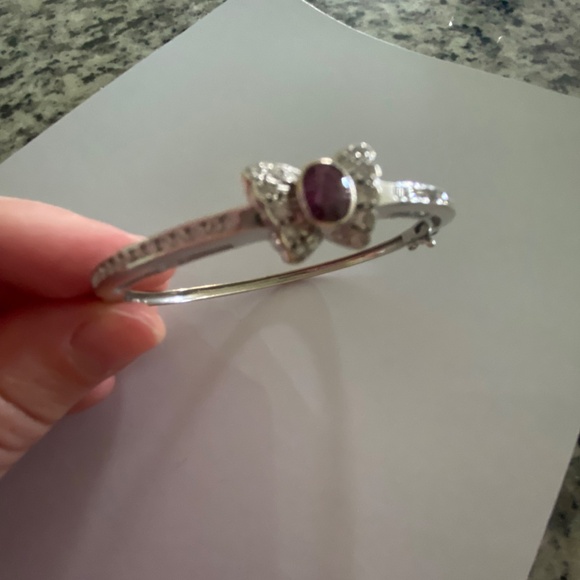 Vintage 18K White Gold Butterfly Bangle with Ruby & Diamonds - Picture 4 of 12